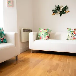 Penthouse Pad Scarborough