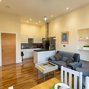 New 2 Bed With Stunning Views Of Arthur Seat Mountain Apartment Edinburgh