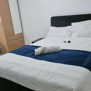Entire-2 Bedroom With Driveway,1free Parking Apartment Nottingham